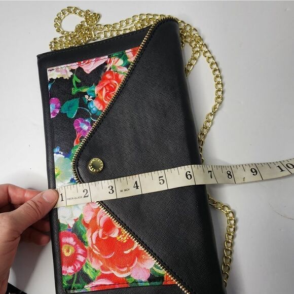 Steve Madden fold over crossbody purse floral black chain - Picture 6 of 7